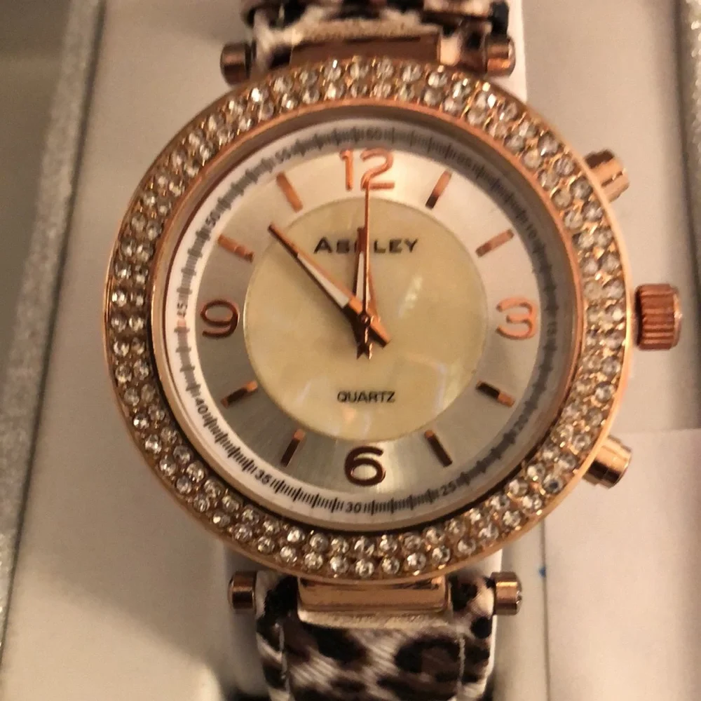 Ladies Wrist Watch - Picture 11 of 11